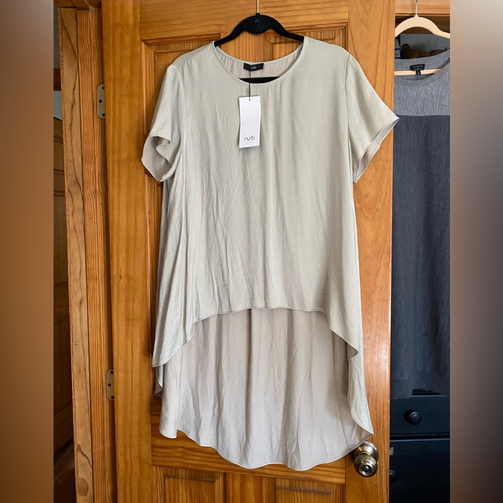 NWT Ruti washable silk high low blouse.